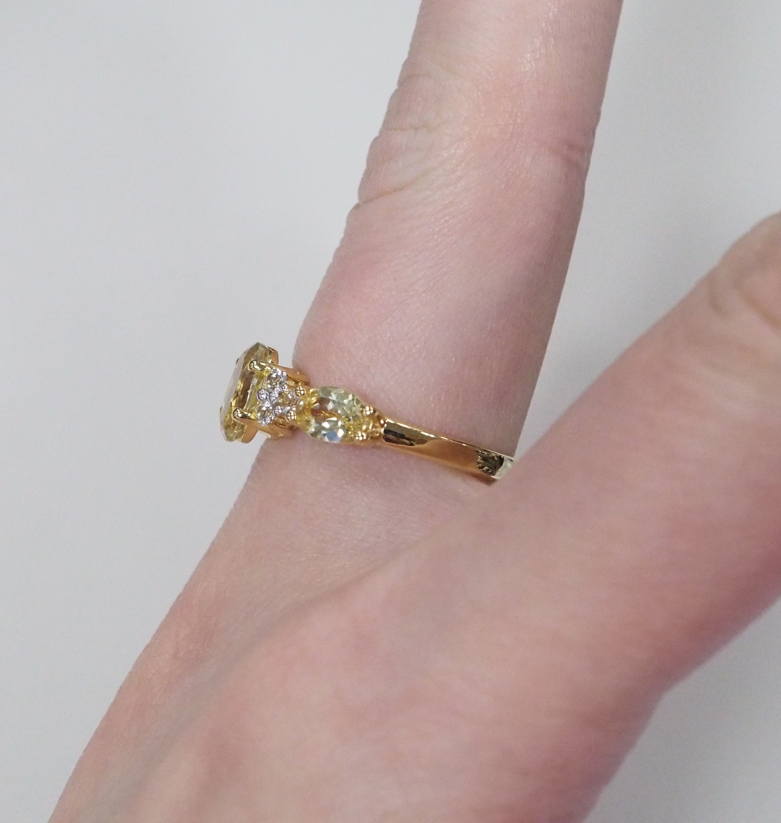 Серебряное кольцо с гелиодорами